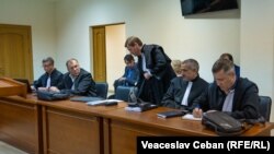 Avocații pe dosarul concesionării aeroportului. Imagine făcută la ședința de judecată din mai 2023.