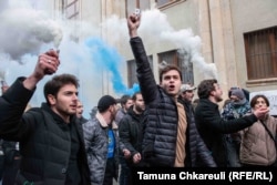 პროტესტს სტუდენტებიც შეუერთდნენ