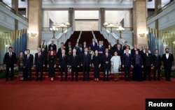 "ერთი სარტყელი, ერთი გზა" - ფორუმის მონაწილეები, ცენტრში სი ძინპინი და ვლადიმირ პუტინი. 2023 წლის 18 ოქტომბერი