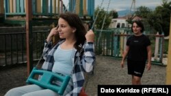 კესო და თათია წეროვნის სკვერში