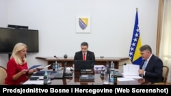 Članovi Predsjedništva Bosne i Hercegovine Željka Cvijanović, Denis Bećirović i Željko Komšić na 16. redovnoj sjednici, Sarajevo, 4. juli 2024.