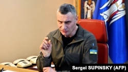 Столичні депутати, каже Кличко, проголосували за збільшення фінансування міської цільової програми «Захисник Києва» на 1 мільярд 260 мільйонів