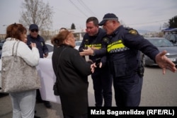 პოლიციამ აქციის მონაწილეებს ქუჩის გადაკეტვის ნებართვა არ მისცა