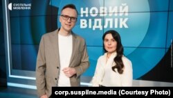 Ведучі Власта Лазур та Андрій Діхтяренко будуть аналізувати з гостями і представниками місцевих громад головні теми тижня