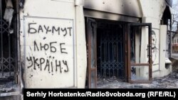 Українська оборона Бахмута, ймовірно, завадить Путіну стверджувати, що російські війська контролюють місто в річницю вторгнення