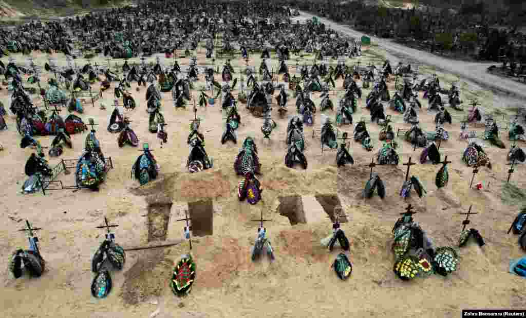 Grobovi poginulih u Irpinu iz 2022. godine. &quot;Ivana nisam lično poznavao&quot;, rekao je Naznenko, &quot;ali generalno, bilo je tužno, kao i svaka smrt koju [ruska invazija] donosi.&quot;