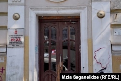 ჯერჯერობით გაურკვეველი დროითაა დაკეტილი 23-ე საჯარო სკოლაც.