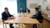 Predsednik Srbije Aleksandar Vučić (prvi s leva) i premijer Kosova Aljbin Kurti (prvi s desna) na rundi dijaloga Prištine i Beograda uz posredovanje EU, Brisel, 14. septembra 2023.
