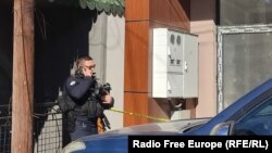 Policajac u Zvečanu, jednoj od opština sa srpskom većinom na severu Kosova, 30. januara 2024.