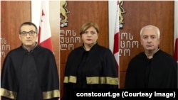 საკონსტიტუციო სასამართლოს მოსამართლეები: გიორგი კვერენჩხილაძე, ირინე იმერლიშვილი, თეიმურაზ ტუღუში