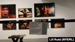 Izložba fotografija Claudie Andujar u Etnografskom muzeju u Budimpešti, koja je otvorena u septembru 2023. Uvredljiva fotografija, izvan vidokruga, značila je da je dio izložbe bio ograđen ogradom kako bi se maloljetnici spriječili da vide fotografije.