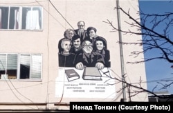 Mural sedam kulturnih ličnosti iz Kavadaraca, oslikan 2021. godine u Domu kulture "Ivan Mazov - Klime" u Kavadarcima. Autori su Simona Mančeva i Nikola Ivanovski, maj 2024.