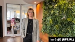 Jelena Ćirić Nikolić, urednica roditeljskog portala Bebac, kaže da bi ministarku Milicu Đurđević Stamenkovski trebalo smeniti.