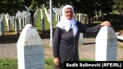 მეირა ჯოგაზი - ქალი, რომელმაც 1990-იან წლებში სრებრენიცაში ომის დროს სამი ვაჟი და ქმარი დაკარგა.