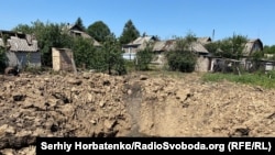 Вдень 15 серпня російські війська двома КАБами вдарили по центру селища Золочів. Було відомо про трьох постраждалих.  Фото ілюстративне