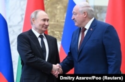 ვლადიმირ პუტინი (მარცხენა) და ალიაქსანდრ ლუკაშენკა