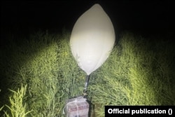 Balon meteorologic cu țigări de contrabandă descoperit în mai 2024 de grănicerii lituanieni.