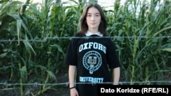 მარიამის მსგავსად, ოლიკოსთვისაც წეროვანი სახლია და არა დევნილთა დასახლება, 2023 წლის ზაფხული.