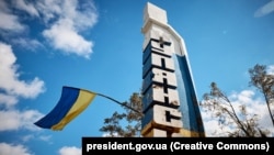 «Близько 10:40 окупанти вдарии по місту Купʼянськ, внаслідок чого постраждала 48-річна жінка»