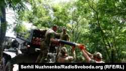 Ukrajinske trupe pripremaju se za artiljerijske udare na ruske položaje tokom kontraofanzive u regionu Zaporožja.