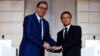 Predsednik Srbije Aleksandar Vučić sa francuskim predsednikom Emanuelom Makronom u Jelisejskoj palati 8. aprila 2024. 