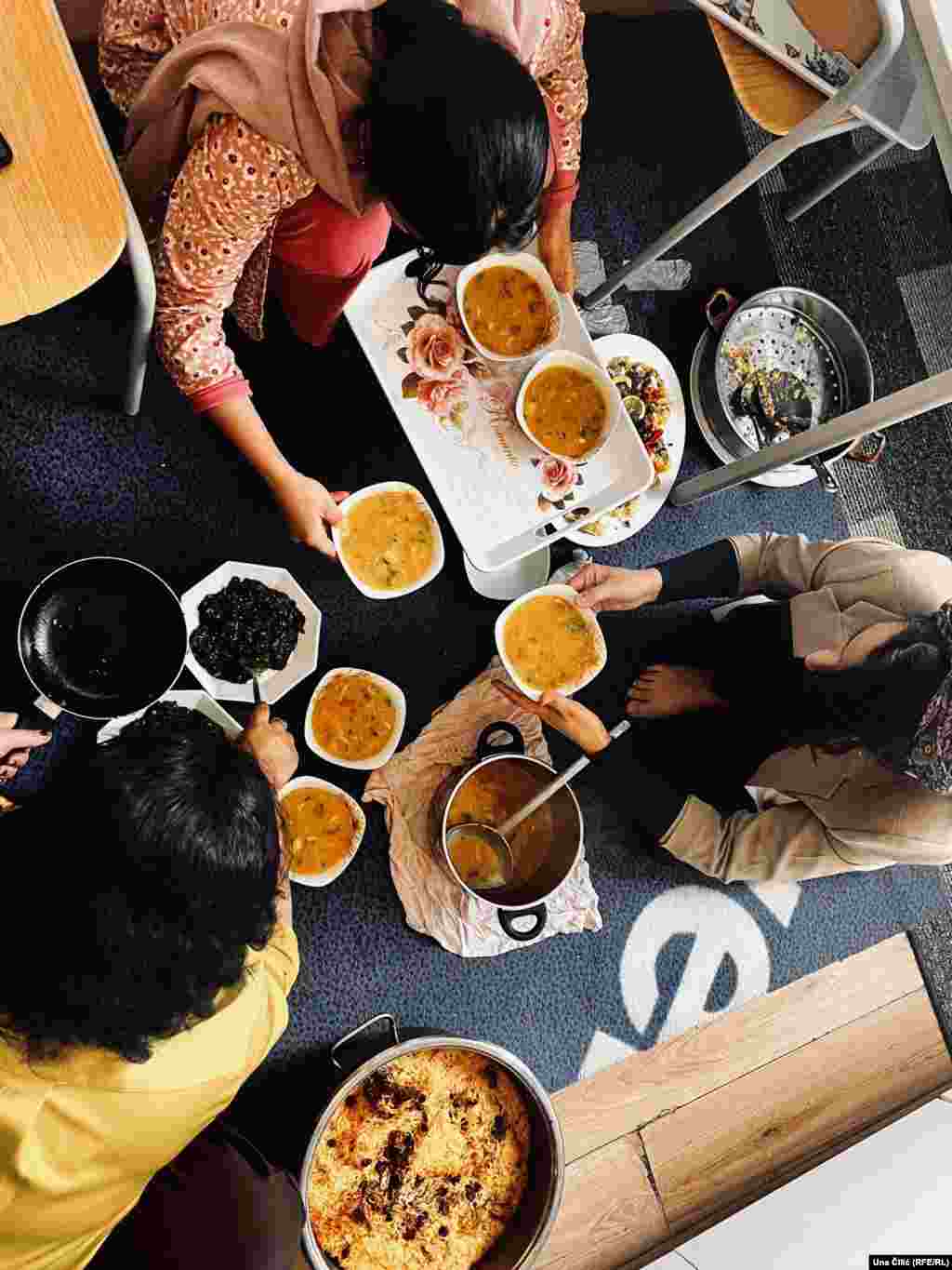 Hranu vrlo često dijele i s komšijama. 