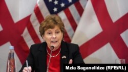 დემოკრატი სენატორი ჯინ შაჰინი რადიო თავისუფლებისა და სხვა მედიასაშუალებებისთვის დაფინანსების შეჩერების გამო ტრამპის ადმინისტრაციას აკრიტიკებს.