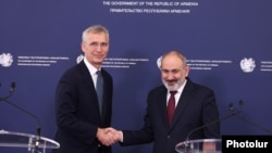 იენს სტოლტენბერგი და ნიკოლ ფაშინიანი ერევანში. 2024 წლის 19 მარტი