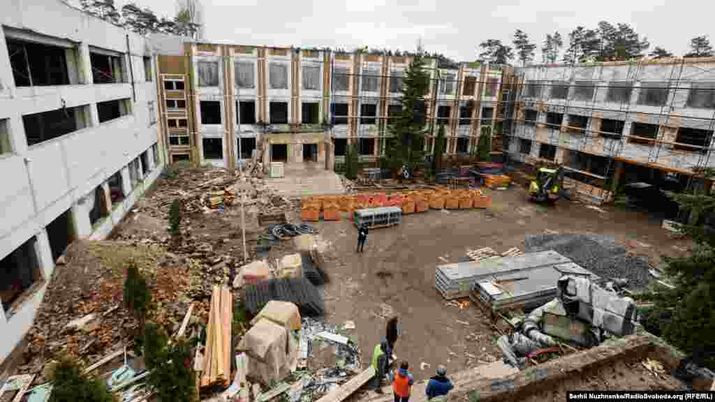 «Унаслідок обстрілів ліцею російською армією у закладі сталася пожежа, в результаті якої зруйновано всю покрівлю, зовнішні та внутрішні стіни 2-го та 3-го поверхів, пошкоджені майже всі вікна та двері», – повідомив Олексій Кулеба у червні 2022 року