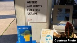 Knjige ukrajinskih autora izložene u Njujorku 28. februara 2022.