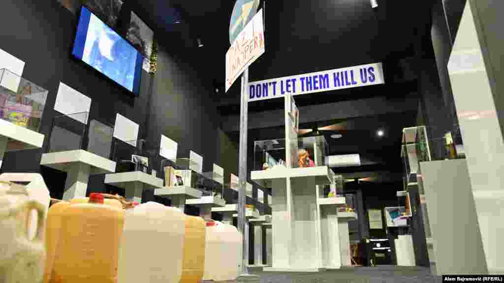 Upravnik muzeja Alen Leko kazao je za Radio Slobodna Evropa kako se Sarajlije osjećaju zapostavljeno, da se ne priča dovoljno o tome šta su oni sve preživjeli. 