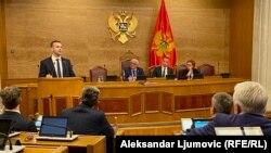 Vlada Crne Gore podnijela parlamentu takozvane IBAR zakone koje treba usvojiti po hitnom postupku. Fotografija: premijer na sjednici Skupštine, maj 2024.