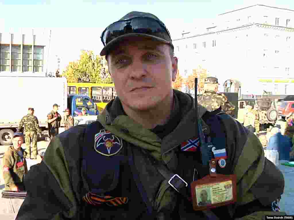 Oleksandr Bednov, 1969-2015 Nakon karijere u sovjetskoj interventnoj policiji, Bednov, rođen u Luhansku, služio je u ukrajinskom Ministarstvu unutrašnjih poslova nakon raspada SSSR-a. Kada su izbile tenzije u istočnoj Ukrajini 2014., Bednov je stvorio separatističku miliciju koja je počela patrolirati u Luhansku. Nakratko je bio de facto ministar odbrane entiteta Luhansk pod kontrolom separatista. U januaru 2015. Bednov je bio u konvoju koji je pogođen baražom vatrom iz pušaka i raketnih granata. On i još šest osoba su ubijeni u napadu. Ubrzo nakon toga, separatističke vlasti u Luhansku su tvrdile da je vojni komandant umro, pružajući otpor hapšenju i tvrdile su da je tražen zbog otmice i mučenja lokalnog stanovništva, dok je istaknuti vođa separatista Igor Girkin to ubistvo nazvao &quot;gangsterskom zasjedom&quot;.