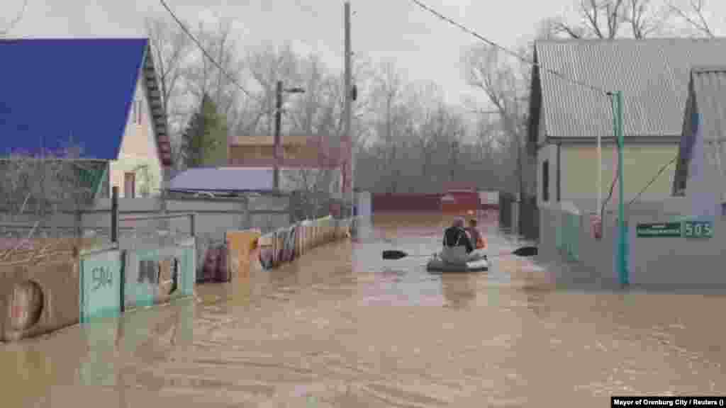 Prema riječima neimenovanog portparola, ujutro 9. aprila bilo je 6.995 stambenih zgrada u gradu poplavljeno.