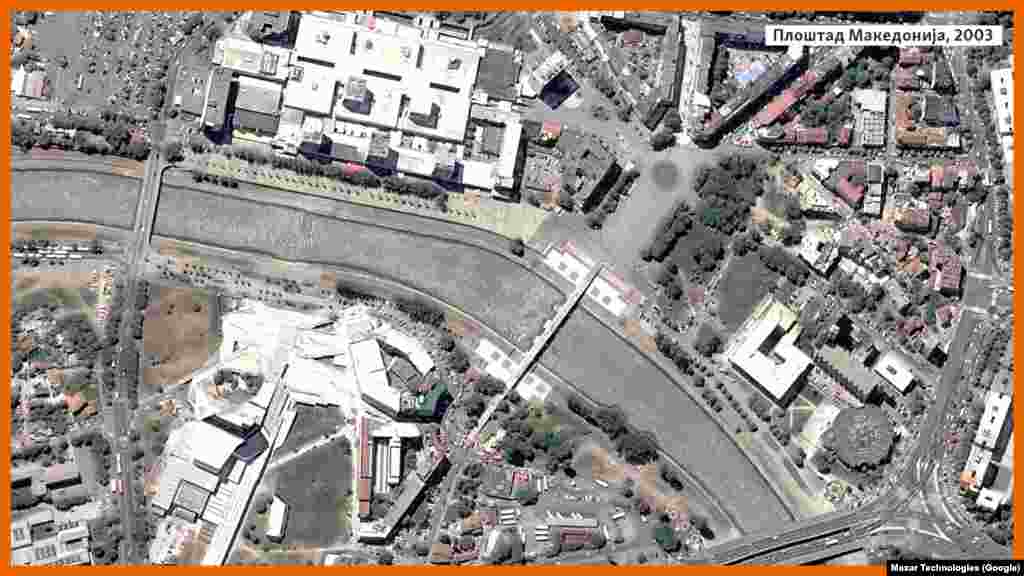 Sa Trga "Makedonija" prije tačno 20 godina uklonjeni su stari blokovi, promijenjen kompletan pristup i izgled, tako da će vas danas dočekati potpuno novi izgled trga koji je nastao projektom Skoplje 2014. Ono što je najavljeno u promotivnom spotu za mnogo sporniji projekat Vlade Nikole Gruevskog danas je realizovano.Podignuti su brojni spomenici istaknutih glumaca iz istorije zemlje, a najveći, visok 22 metra u centralnom dijelu, "Ratnik na konju" uzdiže se iznad svih njih. Izrađen od bronze i mermera, sa fontanama i skulpturama, bio je u središtu analize i reakcija na projekat, kako zbog cijene, tako i zbog toga što je prvobitno najavljen kao spomenik "Aleksandru Velikom".