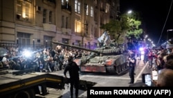 „ვაგნერის“ წევრები და მძიმე ტექნიკა დონის როსტოვში. 2023 წლის 24 ივნისი