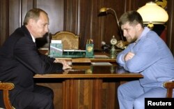 ვლადიმირ პუტინი და რამზან კადიროვი (მარჯვნივ). 2004 წელი