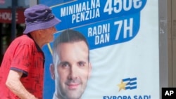 Jedno od predizbornih obećanja je glasilo da će se povećati plate i penzije, a da će se ujedno ukinuti ili smanjiti doprinosi za penziono osiguranje.