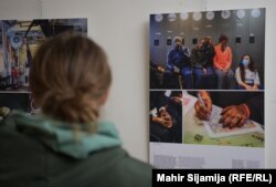 S lijeva nadesno: Bintou, Derichelle i Salimatou; detalj s izložbe u Sarajevu, 23. april 2024.