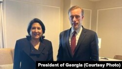 საქართველოს პრეზიდენტი სალომე ზურაბიშვილი, აშშ-ის პრეზიდენტის მრჩეველი ჯეიკ სალივანი. 