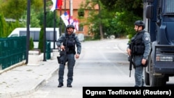 Kosovska policija patrolira u Zvečanu, septembar 2023.