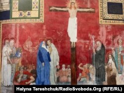 Стінопис Вірменського катедрального собору у Львові, Ян Розен, 1925-1929рр. Праворуч від розп'яття зображений митрополит Андрей Шептицький