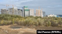 Новая стройка у моста "Миллениум" в Казани. На этой территории власти города и республики обещали создать парк.