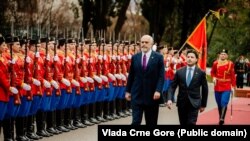 Premijer Dritan Abazović dočekao albanskog kolegu Edija Ramu, u Podgorici uz najviše državne počasti. Crna Gora, 27. februar 2023. godine