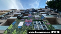 Мурал на зграда во скопски Капиштец, нацртан од уметникот Драган Китановски- Драш, во 2018 