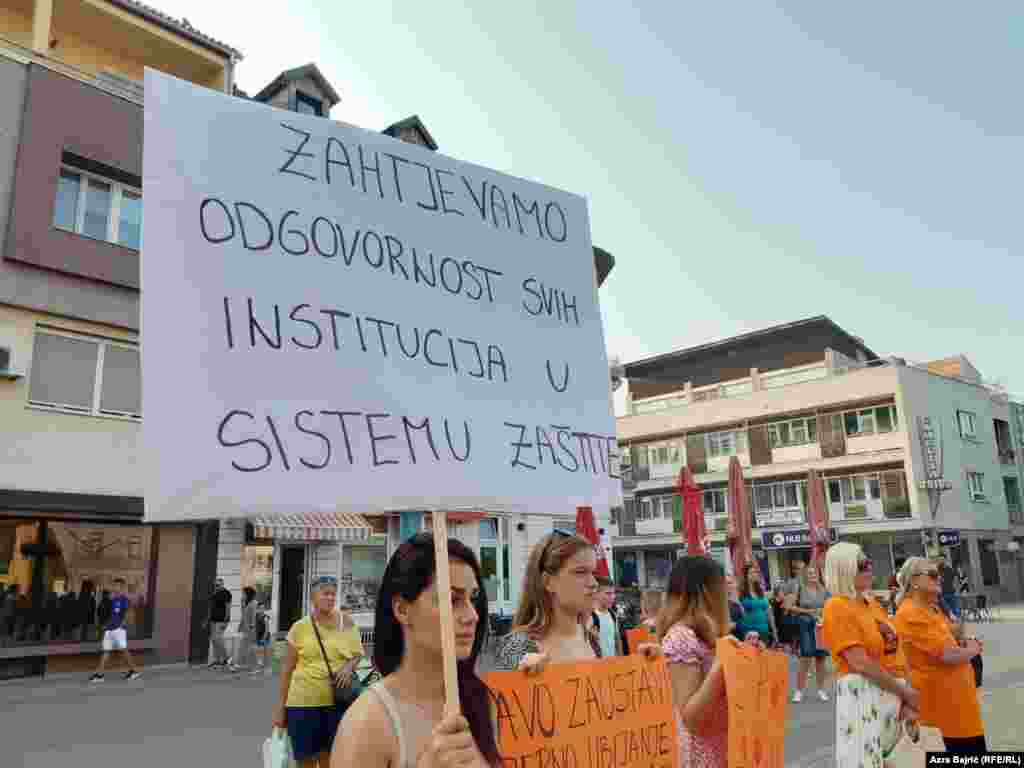 Nasilje u porodici u 2022. godini prijavilo je više od 2.200 osoba, a prijavljivale su ga, uglavnom žene, podaci su Visokog sudskog i tužilačkog vijeća BiH.   Jedinstvena statistika o broju femicida i nasilju nad ženama u BiH ne postoji.