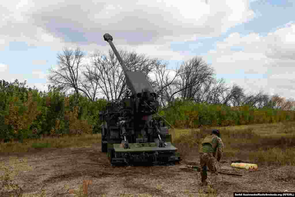 Проходить декілька хвилин…