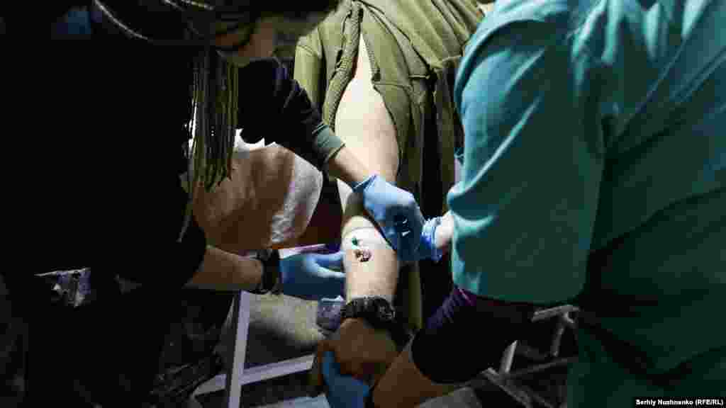 Rykhlitska je 16. marta 2022. podijelila objavu na Facebooku u kojoj se navode žene koje su ubijene nakon ruske invazije, a neke od njih u aktivnoj borbi. Objava je glasila: "Ako tražite prave ženske heroje, zapamtite ove žene", a proglašeni heroji su "one žene koje žrtvuju svoju energiju i resurse da spase, brane, liječe, štite, hrane i podržavaju". 