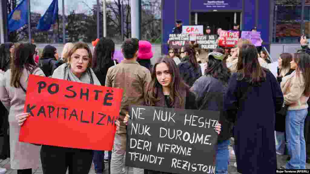 Mreža žena Kosova je saopštila da su najveći broj žrtava ovog nasilja devojčice između 13 i 16 godina.