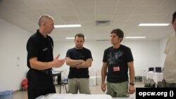 Studenikin kao službenik OPCW u Tunisu, oktobar 2010.